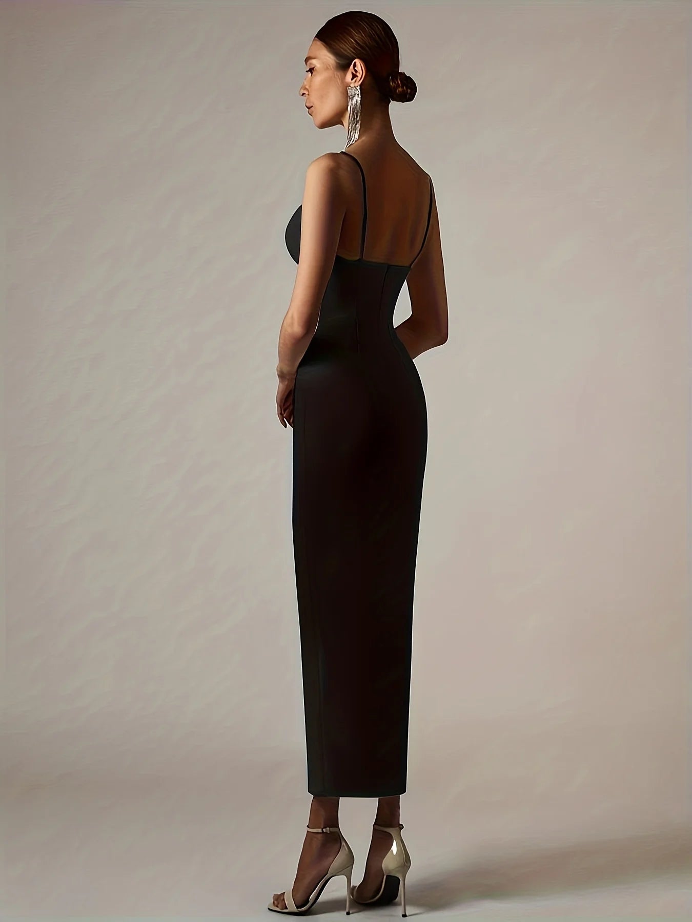 Vestido Negro de fiesta, midi, ajustado y elegante